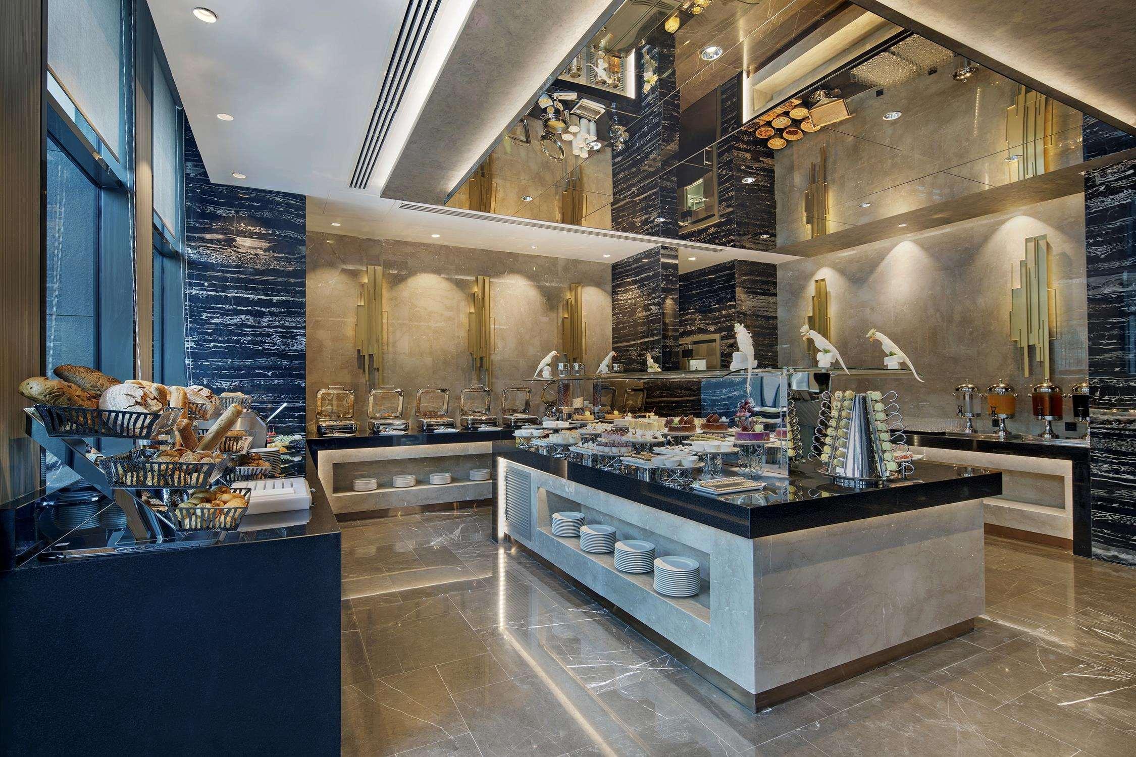 Doubletree By Hilton Istanbul - Piyalepasa Hotel Exterior foto The buffet at the hotel