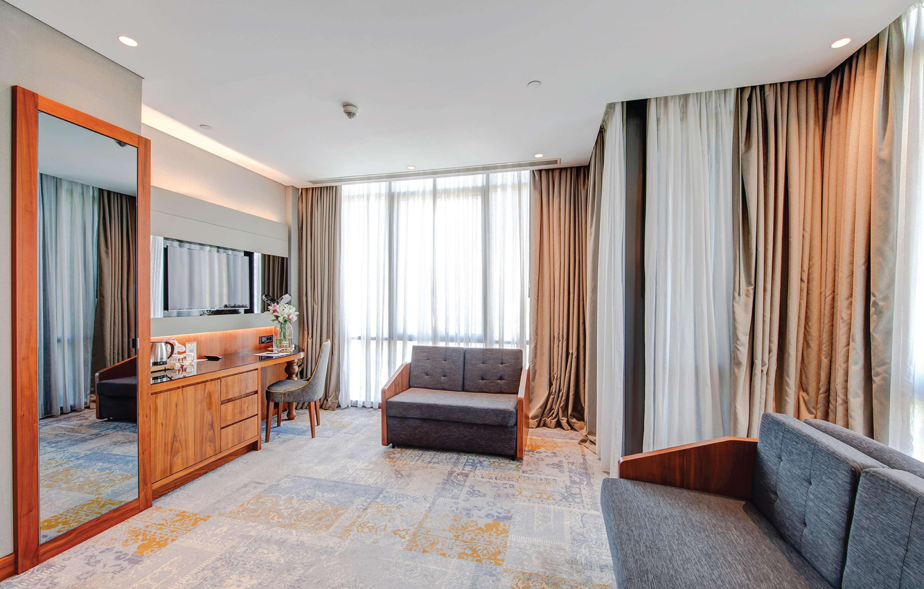 Doubletree By Hilton Istanbul - Piyalepasa Hotel Exterior foto A suite at the hotel
