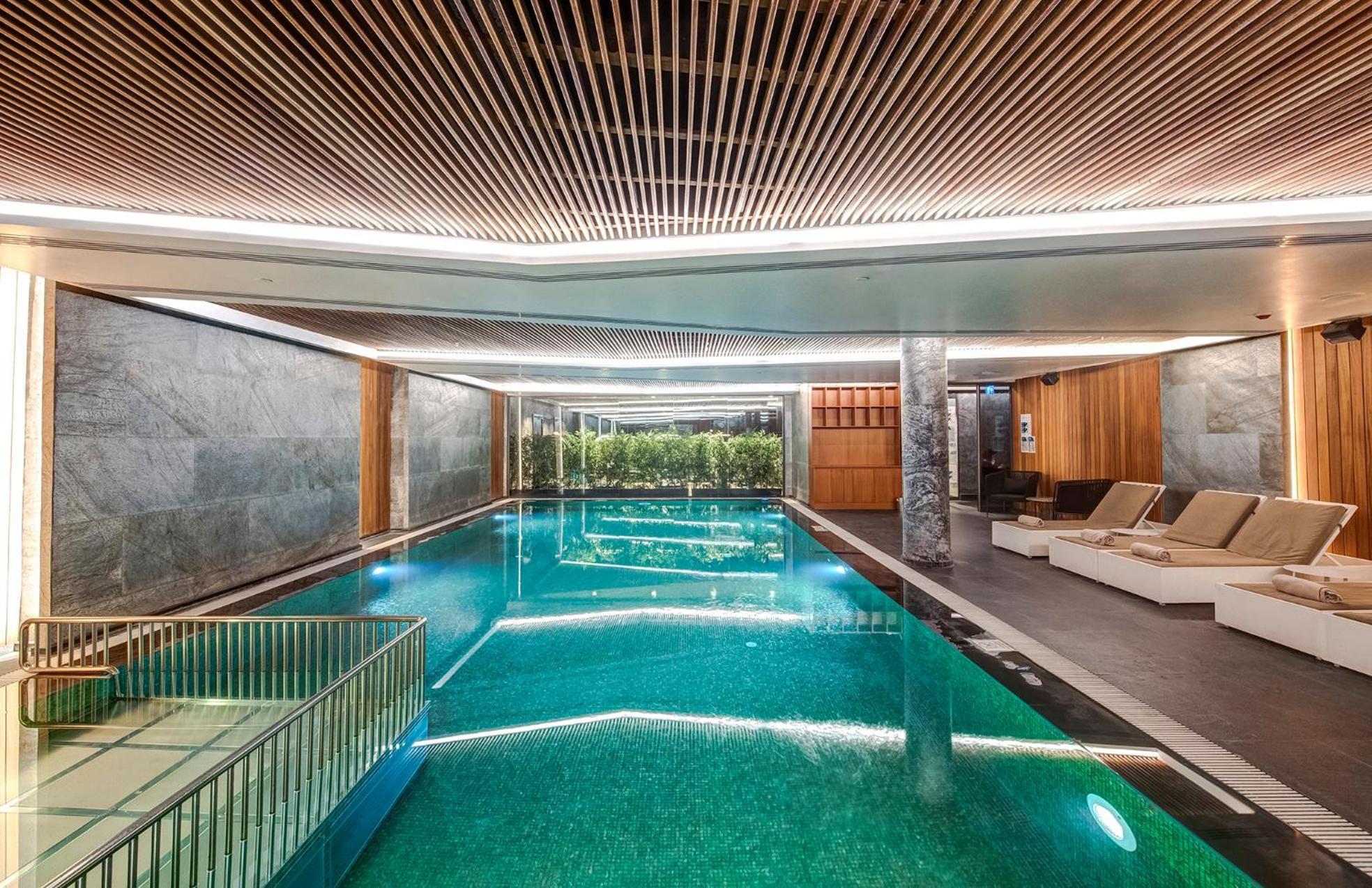 Doubletree By Hilton Istanbul - Piyalepasa Hotel Exterior foto The swimming pool at The Landmark