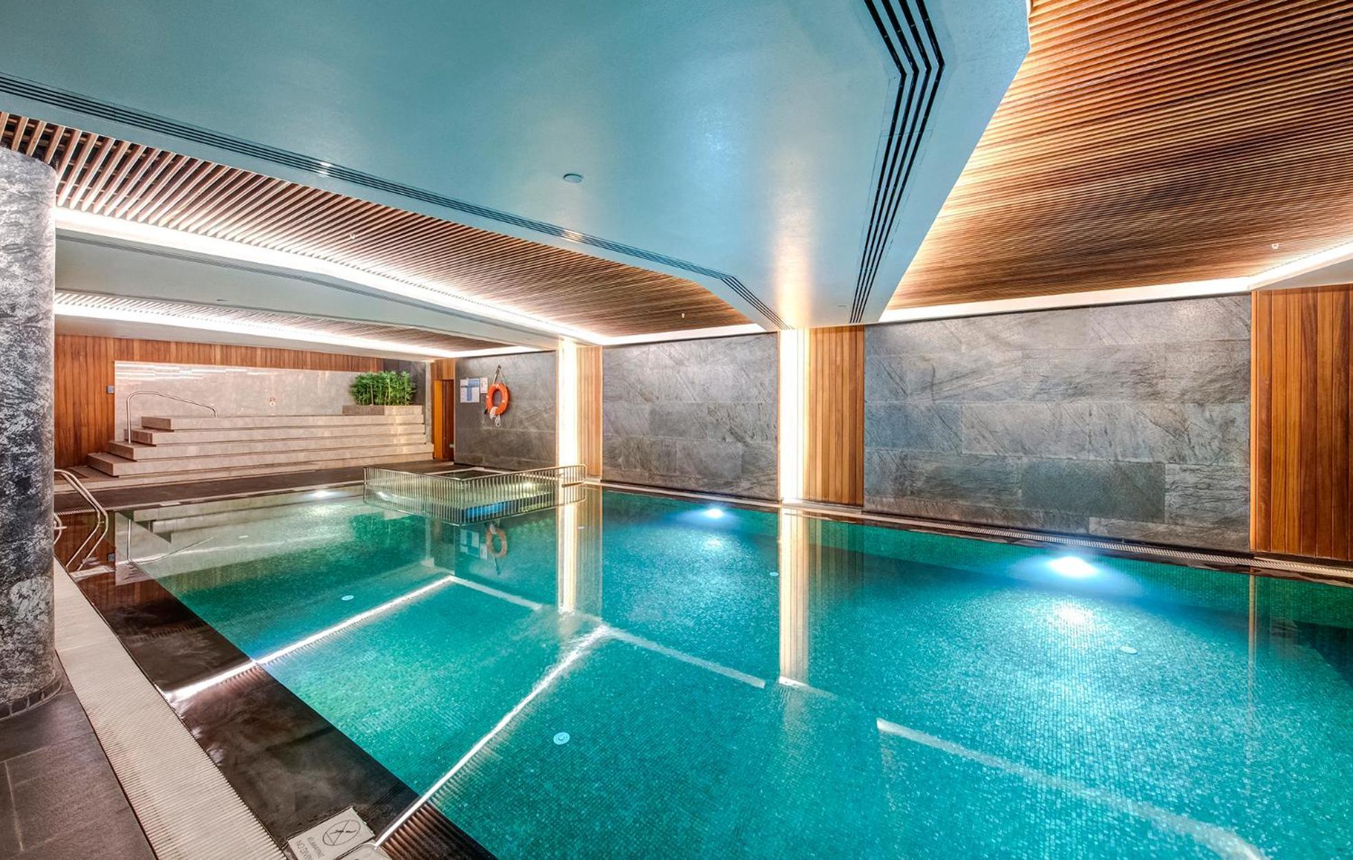 Doubletree By Hilton Istanbul - Piyalepasa Hotel Exterior foto The swimming pool at the hotel