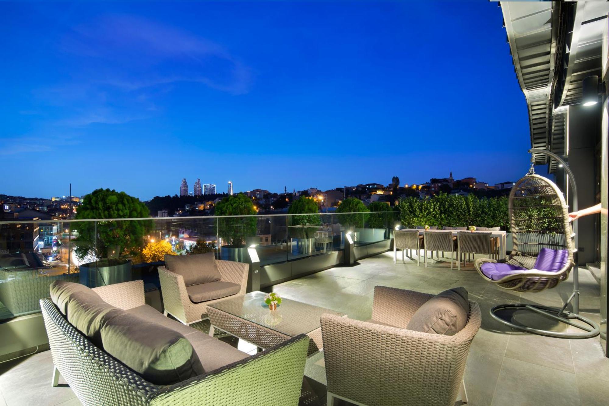 Doubletree By Hilton Istanbul - Piyalepasa Hotel Exterior foto The Sky Bar