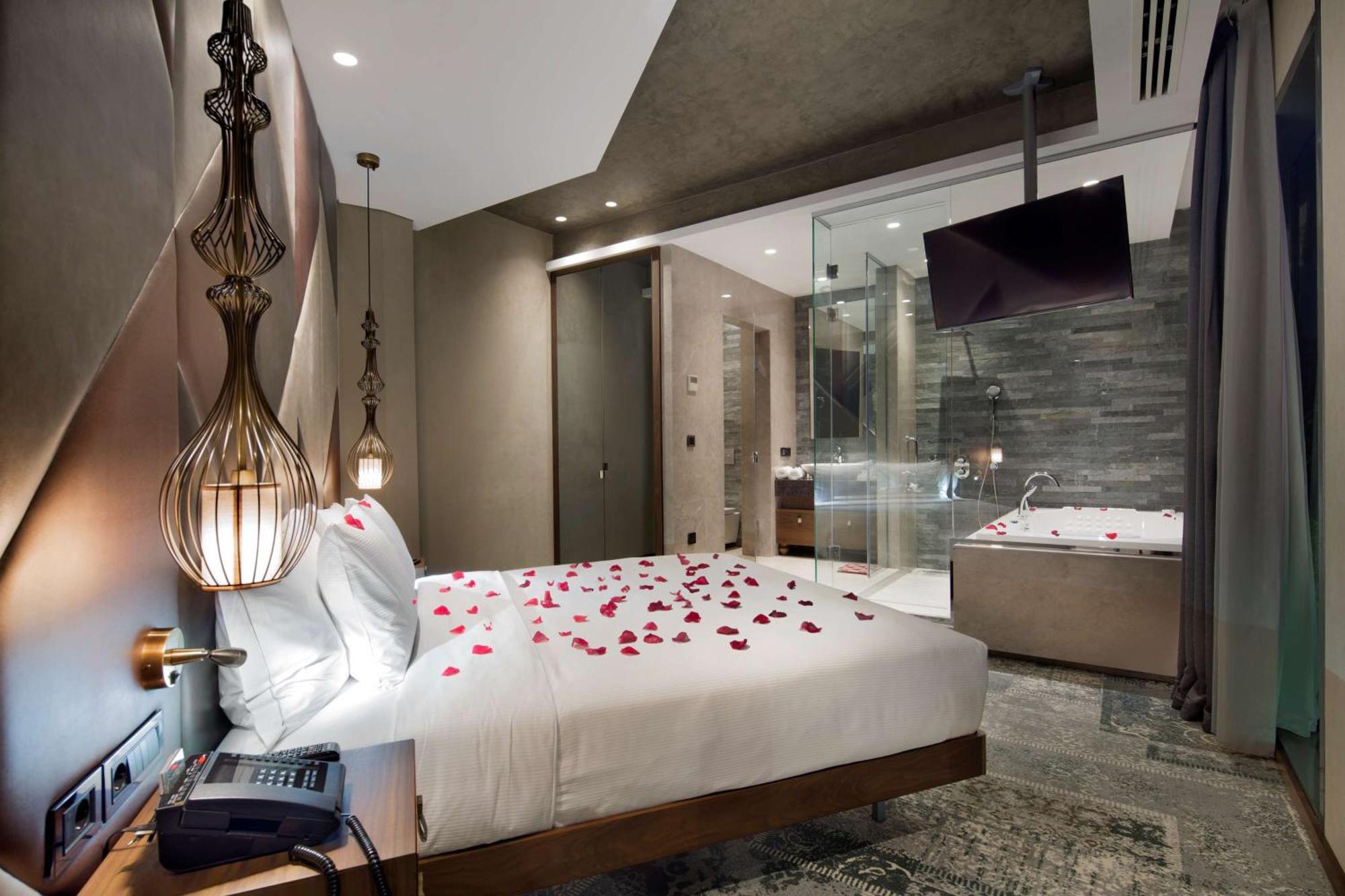 Doubletree By Hilton Istanbul - Piyalepasa Hotel Exterior foto