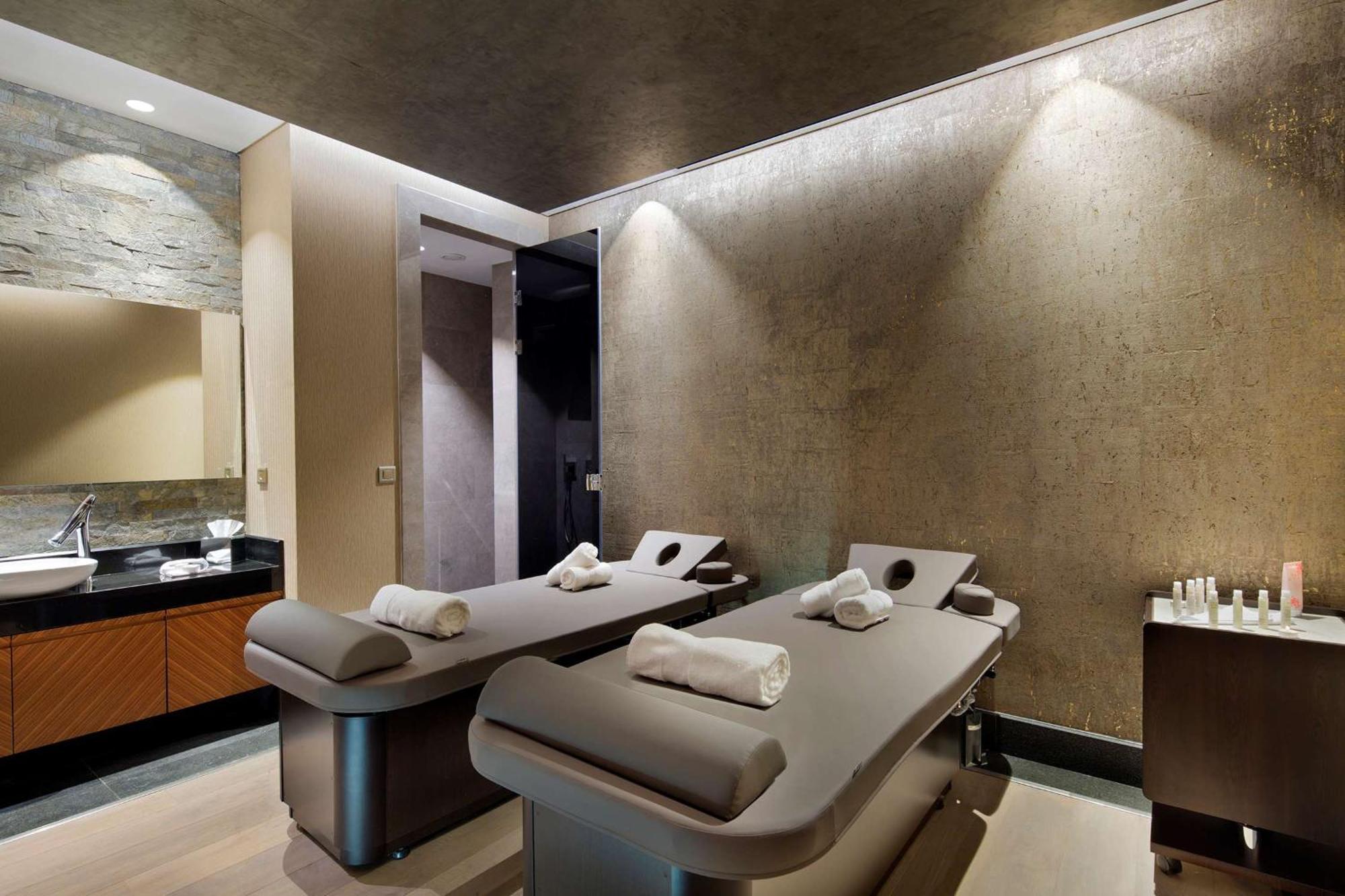 Doubletree By Hilton Istanbul - Piyalepasa Hotel Exterior foto The spa at The Dorchester