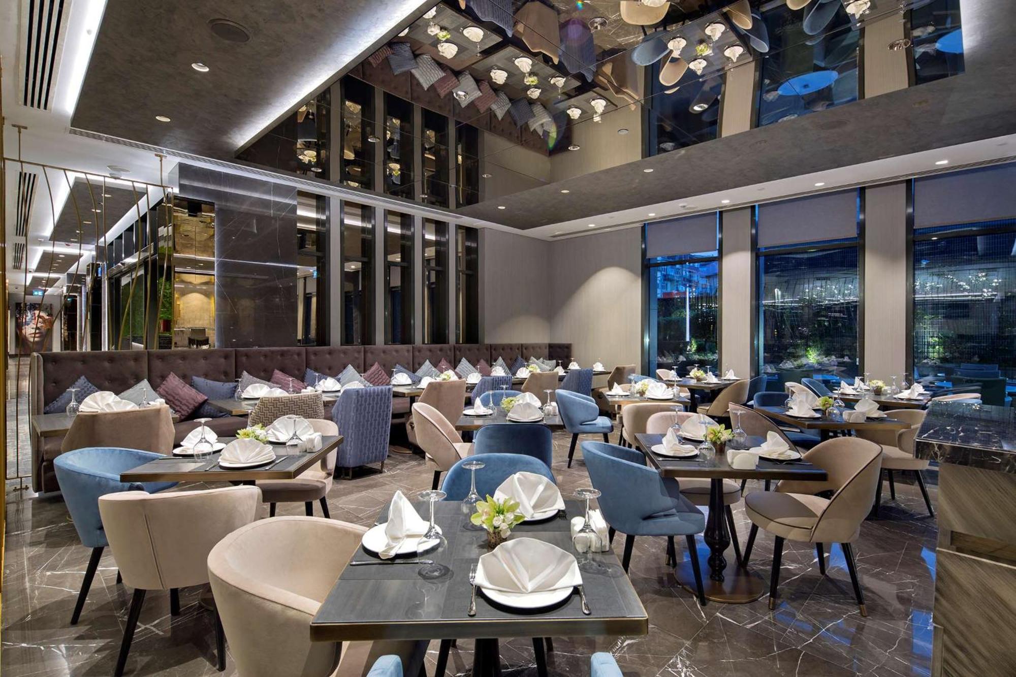 Doubletree By Hilton Istanbul - Piyalepasa Hotel Exterior foto The interior of the restaurant