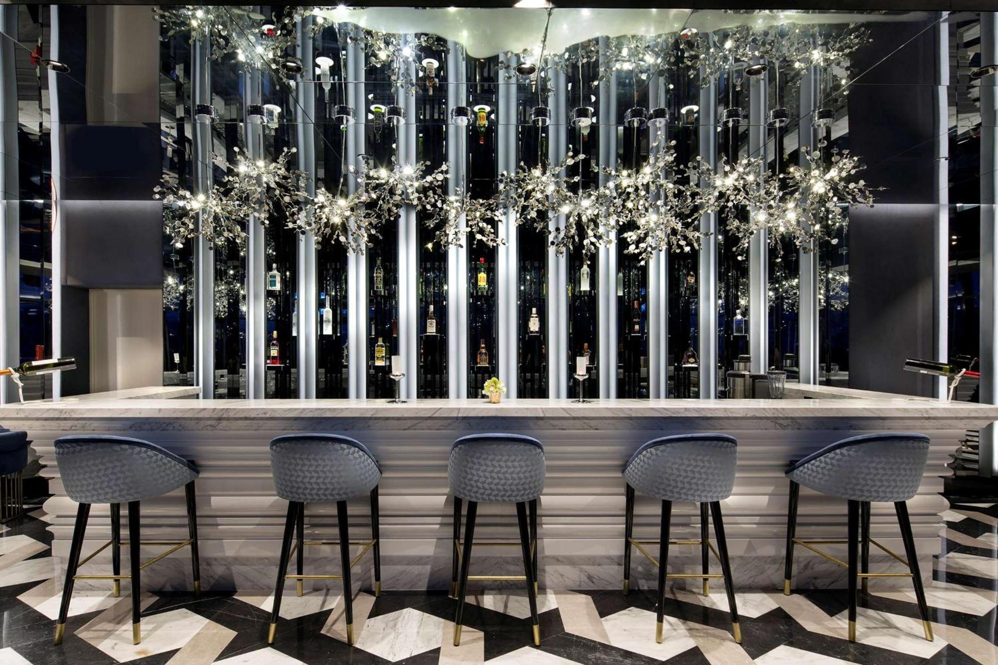 Doubletree By Hilton Istanbul - Piyalepasa Hotel Exterior foto The bar at the hotel