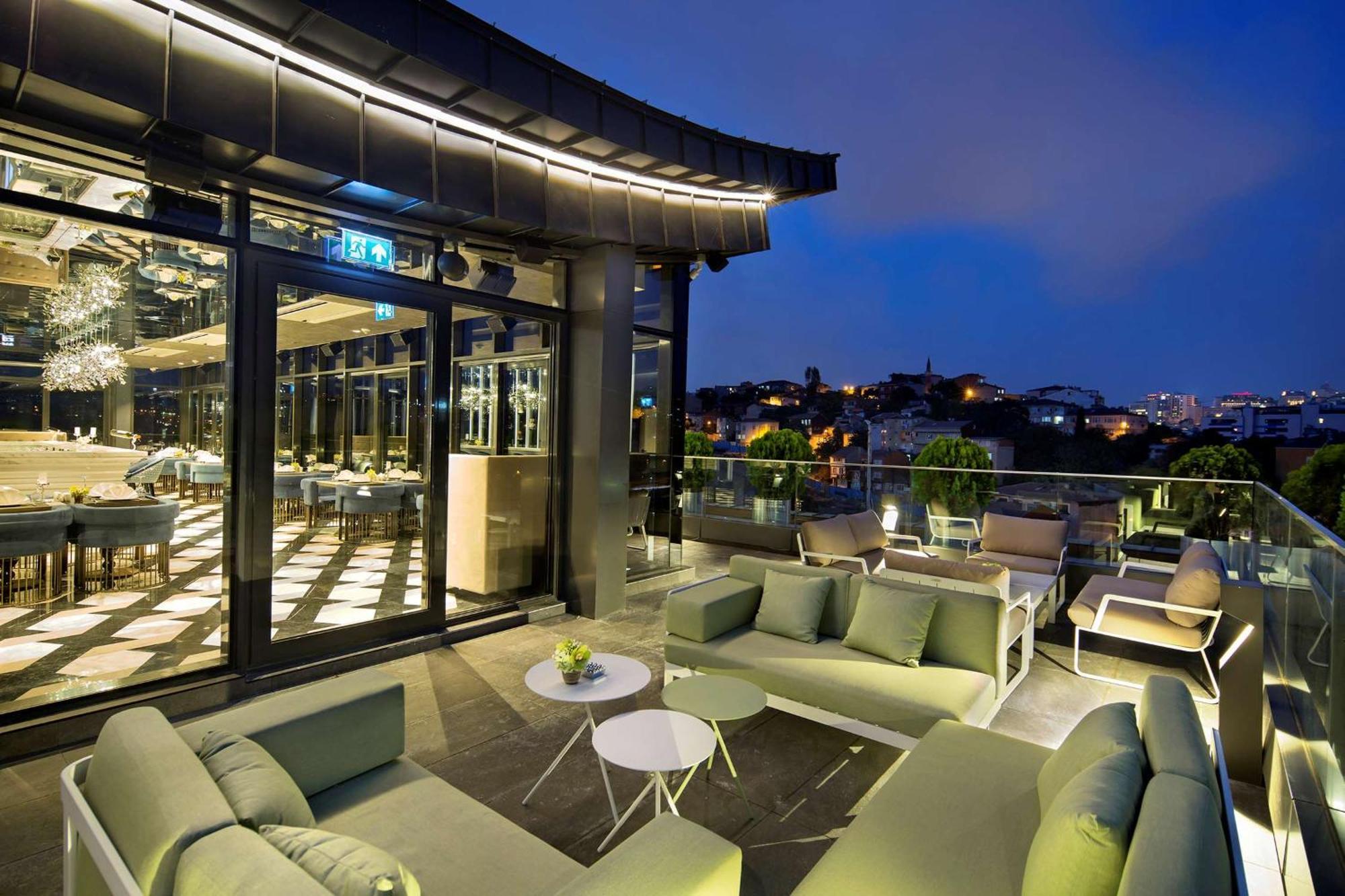 Doubletree By Hilton Istanbul - Piyalepasa Hotel Exterior foto The Sky Bar